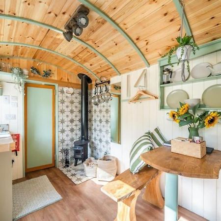 Spinney Retreats - 2 X Unique Shepherds Huts Dog Friendly Northampton Exterior foto