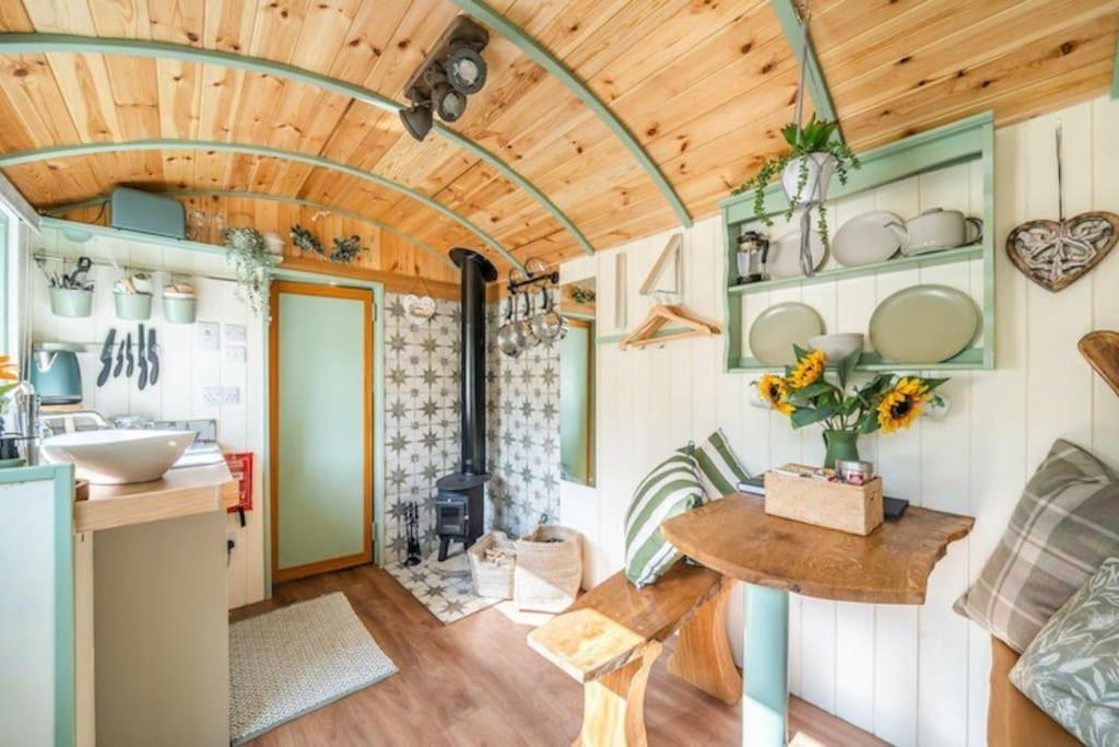 Spinney Retreats - 2 X Unique Shepherds Huts Dog Friendly Northampton Exterior foto