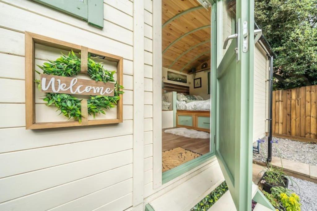 Spinney Retreats - 2 X Unique Shepherds Huts Dog Friendly Northampton Exterior foto