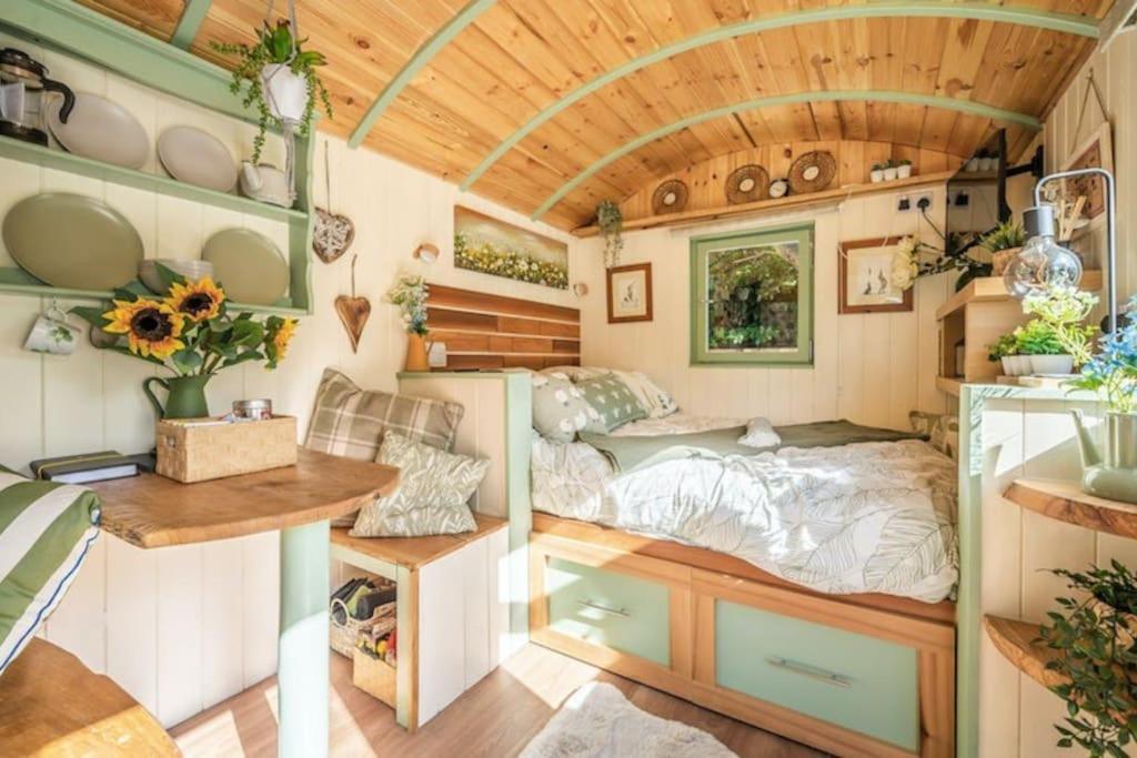Spinney Retreats - 2 X Unique Shepherds Huts Dog Friendly Northampton Exterior foto