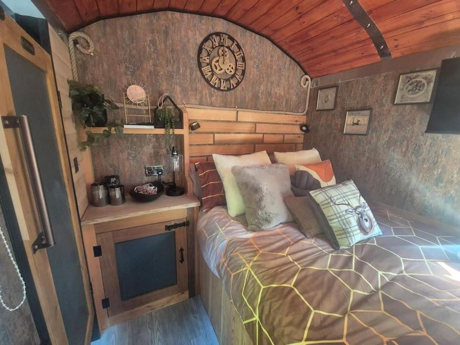 Spinney Retreats - 2 X Unique Shepherds Huts Dog Friendly Northampton Exterior foto